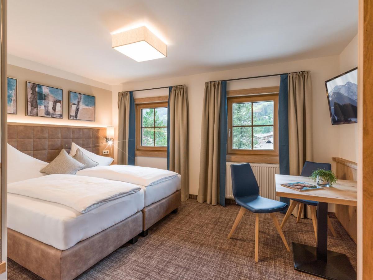 Alpen Glueck Hotel Unterm Rain Garni Кирхберг ин Тирол Екстериор снимка