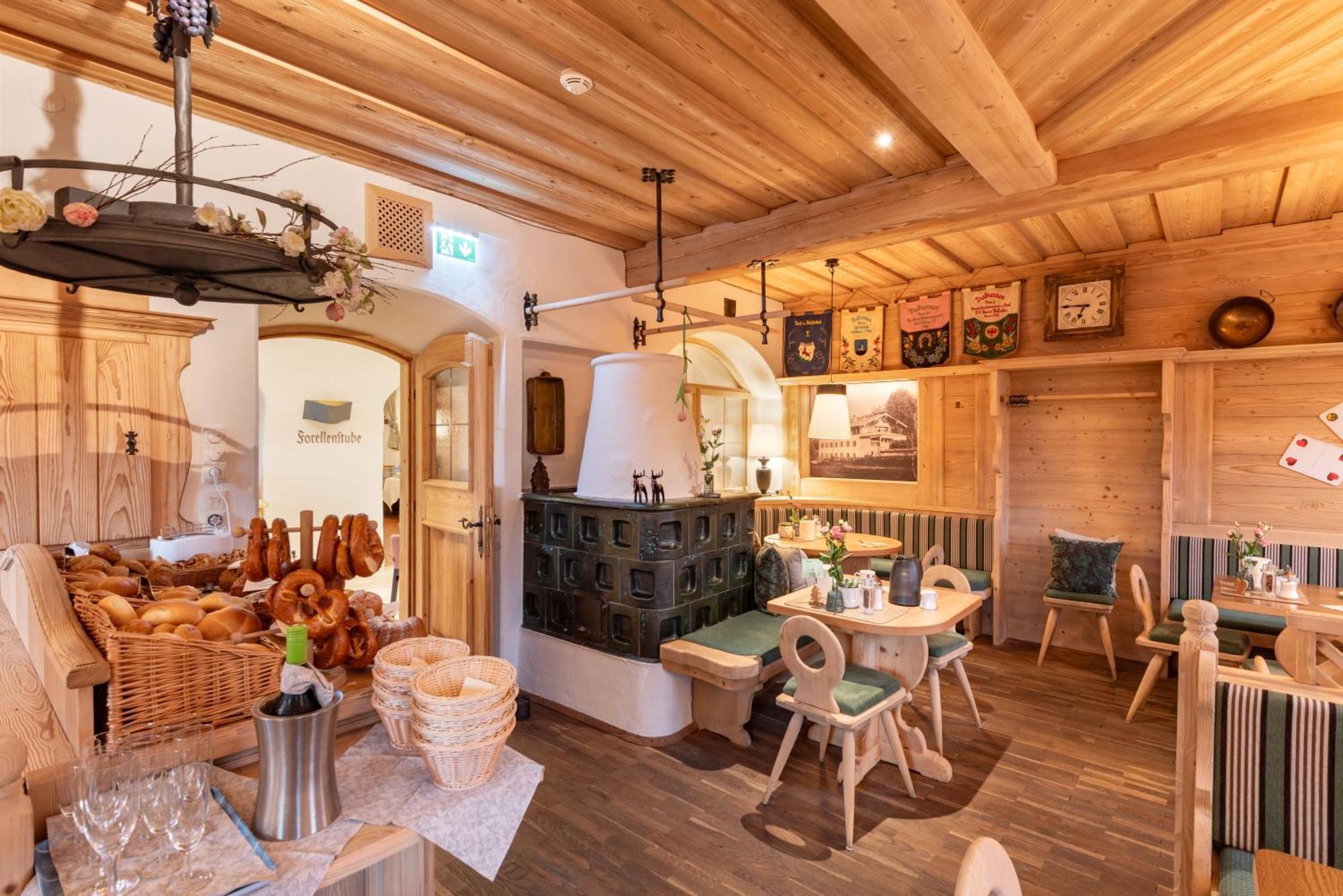 Alpen Glueck Hotel Unterm Rain Garni Кирхберг ин Тирол Екстериор снимка