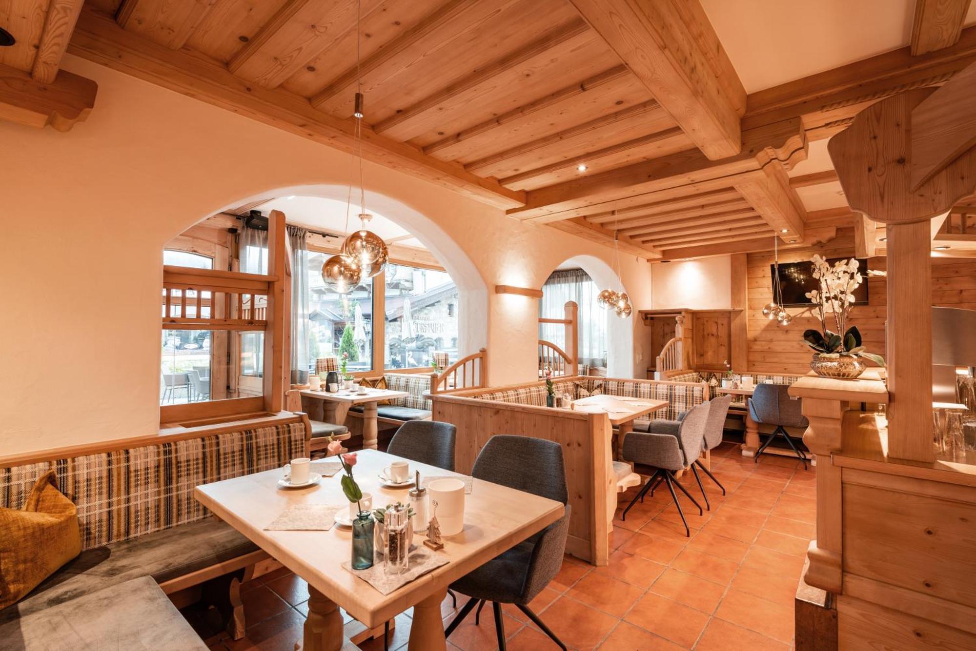 Alpen Glueck Hotel Unterm Rain Garni Кирхберг ин Тирол Екстериор снимка